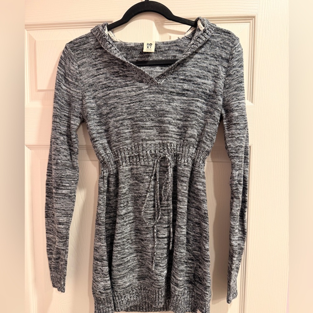 Roxy V-Neck Hooded Tie Waist Sweater in Black White Gray Space Dye